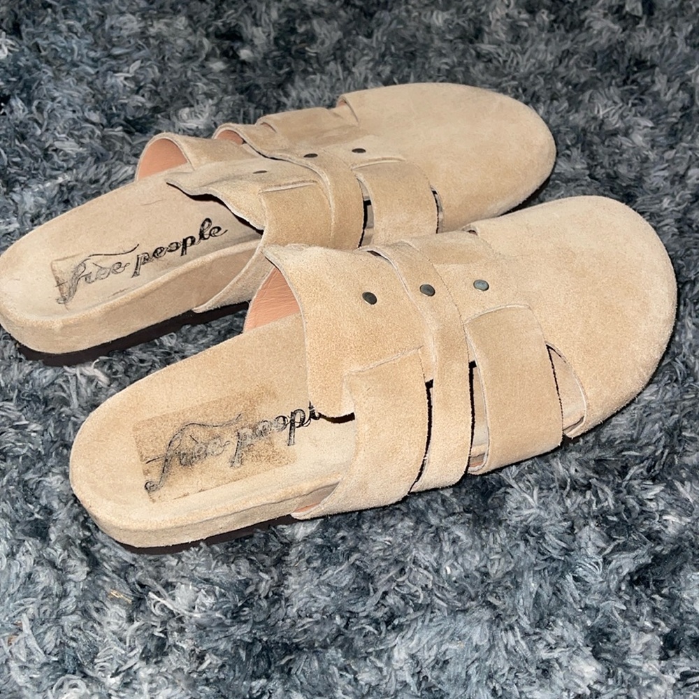 Free People tan leather clogs